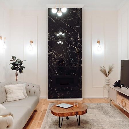 Fabulous And Fancy City Center Designer Apartment Cluj-Napoca Buitenkant foto