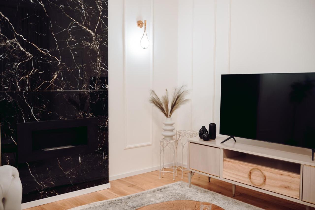 Fabulous And Fancy City Center Designer Apartment Cluj-Napoca Buitenkant foto