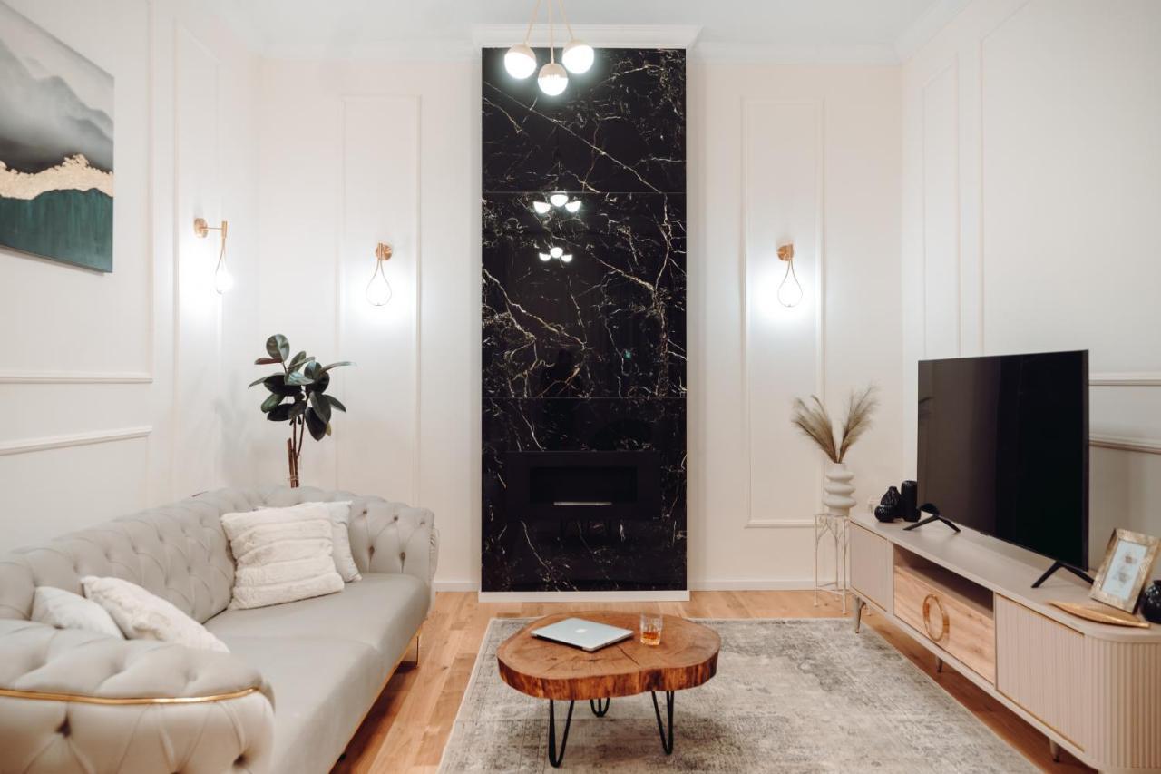 Fabulous And Fancy City Center Designer Apartment Cluj-Napoca Buitenkant foto