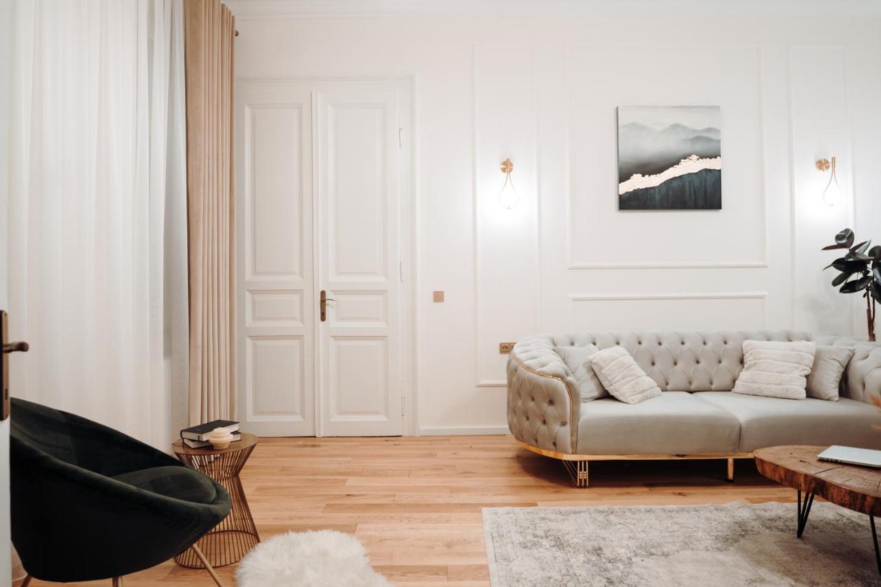 Fabulous And Fancy City Center Designer Apartment Cluj-Napoca Buitenkant foto