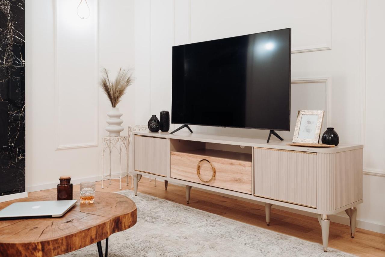 Fabulous And Fancy City Center Designer Apartment Cluj-Napoca Buitenkant foto
