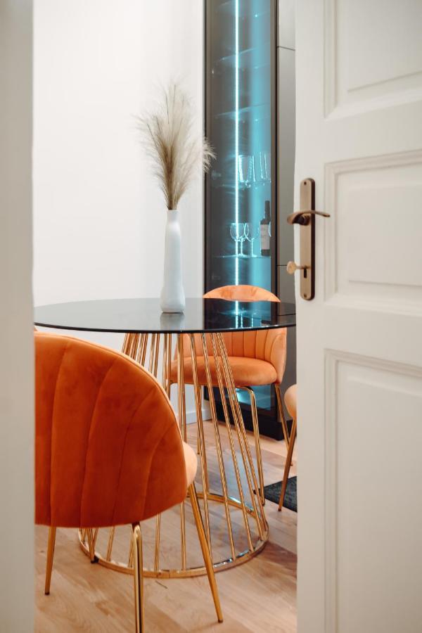 Fabulous And Fancy City Center Designer Apartment Cluj-Napoca Buitenkant foto