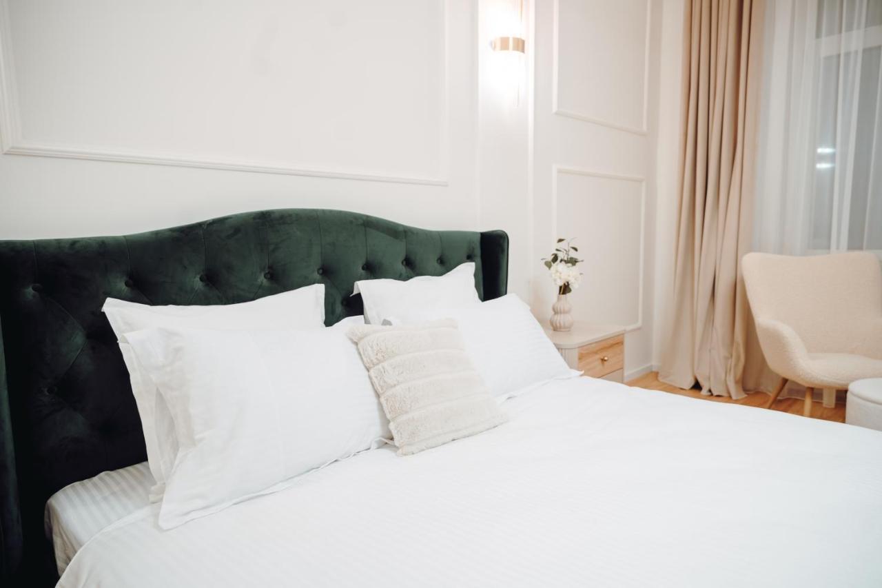 Fabulous And Fancy City Center Designer Apartment Cluj-Napoca Buitenkant foto