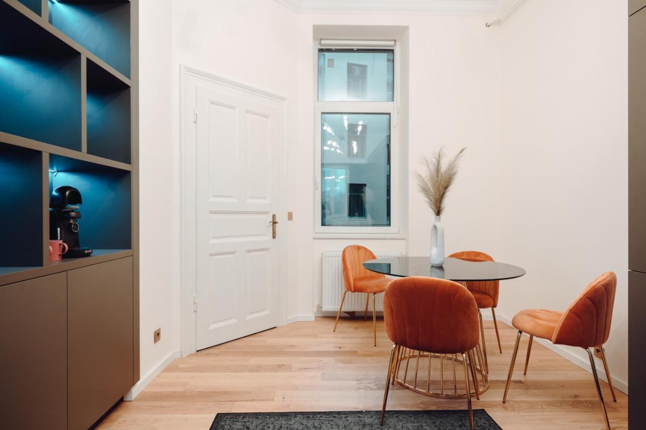 Fabulous And Fancy City Center Designer Apartment Cluj-Napoca Buitenkant foto