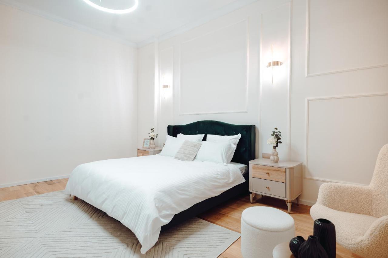 Fabulous And Fancy City Center Designer Apartment Cluj-Napoca Buitenkant foto