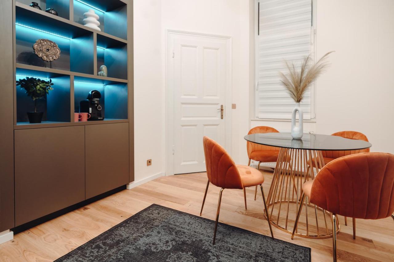 Fabulous And Fancy City Center Designer Apartment Cluj-Napoca Buitenkant foto