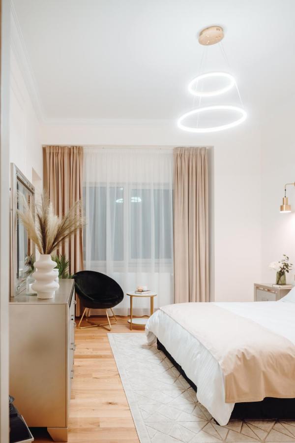 Fabulous And Fancy City Center Designer Apartment Cluj-Napoca Buitenkant foto