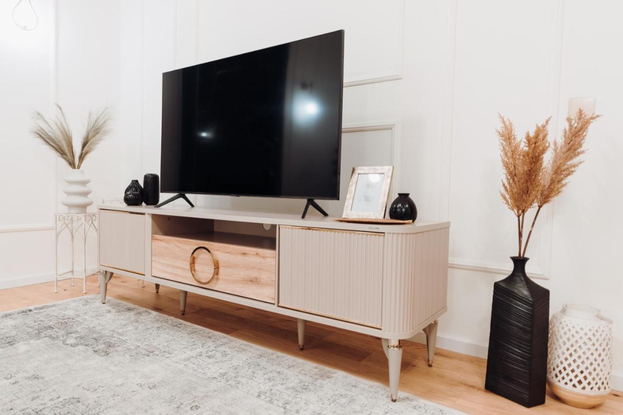 Fabulous And Fancy City Center Designer Apartment Cluj-Napoca Buitenkant foto