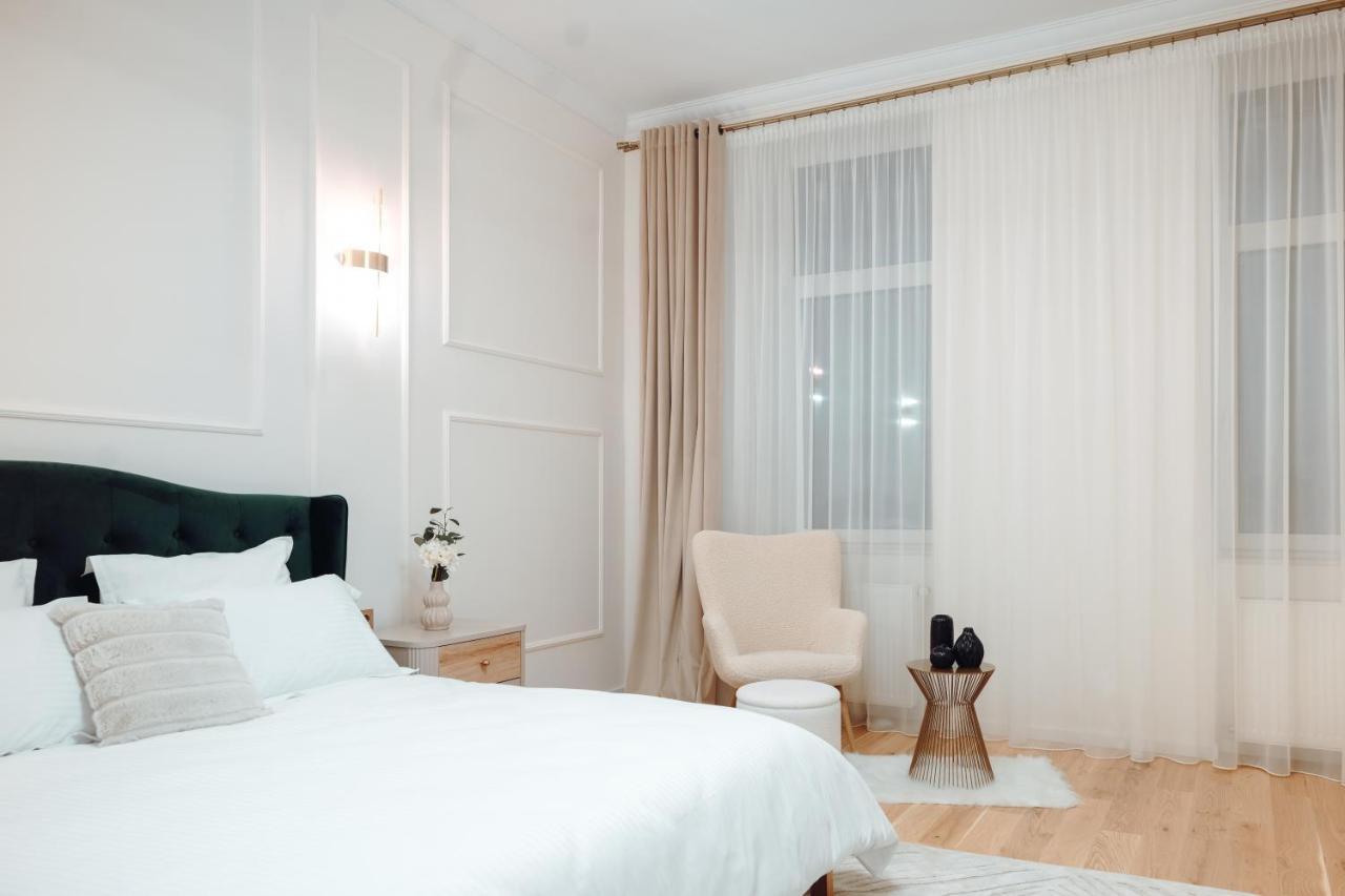 Fabulous And Fancy City Center Designer Apartment Cluj-Napoca Buitenkant foto
