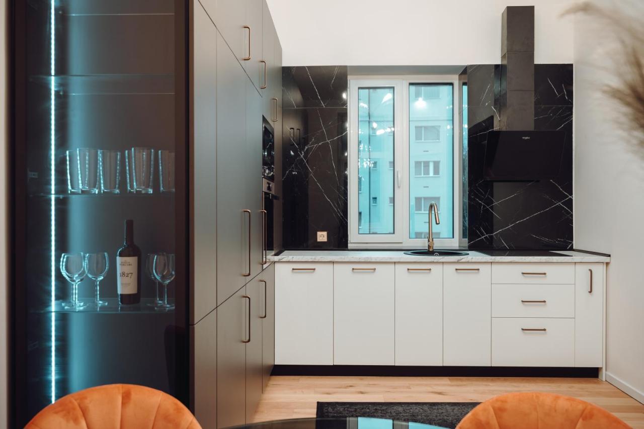 Fabulous And Fancy City Center Designer Apartment Cluj-Napoca Buitenkant foto