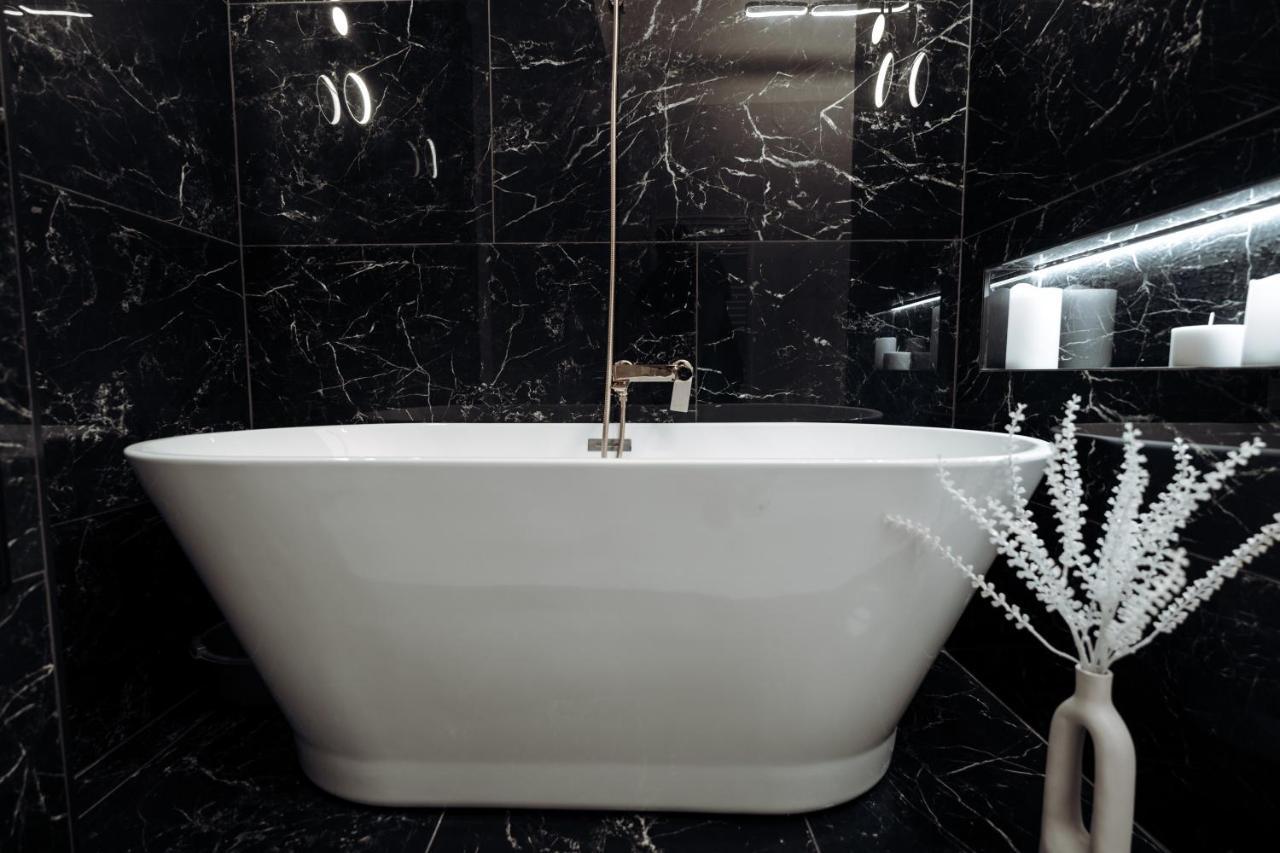 Fabulous And Fancy City Center Designer Apartment Cluj-Napoca Buitenkant foto