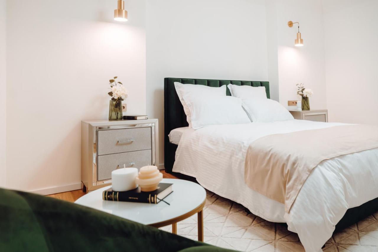 Fabulous And Fancy City Center Designer Apartment Cluj-Napoca Buitenkant foto